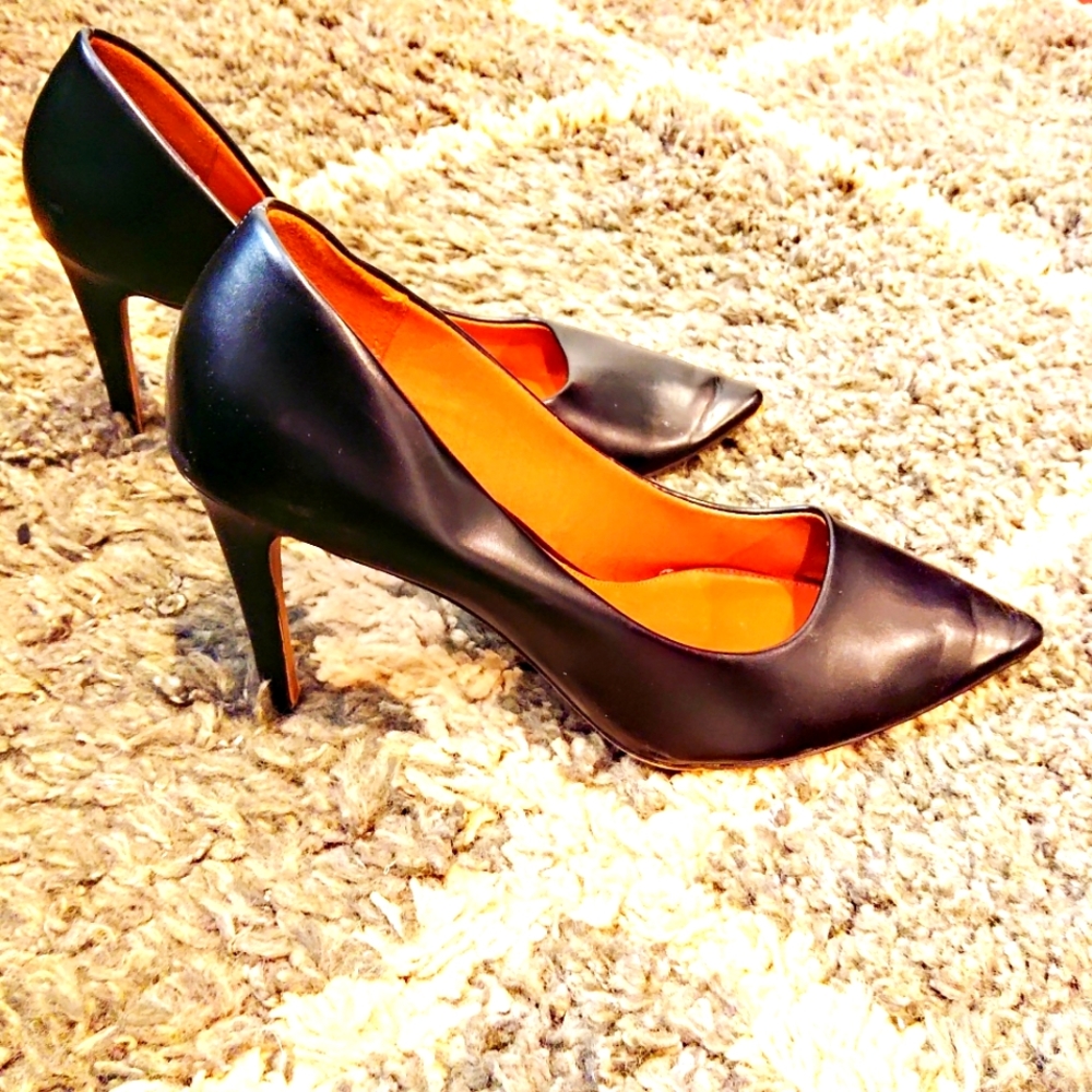 Christian siriano classic black pumps heels